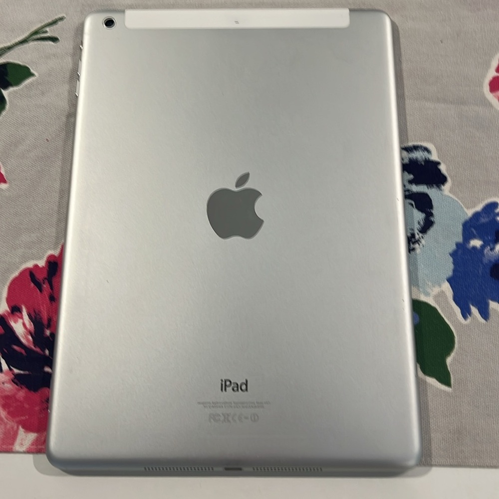 iPad Air & 2 cases - great shape! Ready to sign in